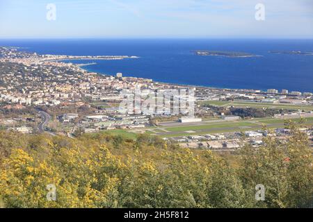 Draufsicht auf Cannes Mandelieu, Alpes-Maritimes, 06, Französische Riviera, PACA Stockfoto