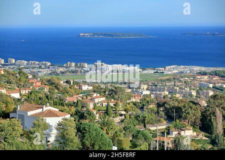 Draufsicht auf Cannes Mandelieu, Alpes-Maritimes, 06, Französische Riviera, PACA Stockfoto
