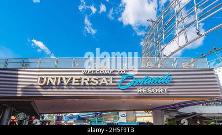 Orlando, Florida USA 1.November 03 2021. Willkommen im Universal Orlando Resort, Eingangsschild Stockfoto