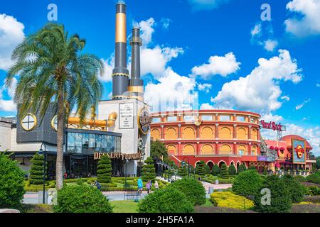 Orlando, Florida USA November 03 2021. Toothsome Chocolate Emporium und Hard Rock Cafe auf der Insel des Abenteuers Stockfoto