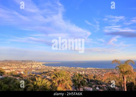 Draufsicht auf Cannes Mandelieu, Alpes-Maritimes, 06, Französische Riviera, PACA Stockfoto