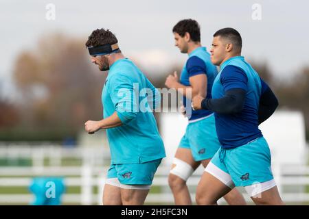 TREVISO, ITALIEN. 9. NOVEMBER Julian Montoya (L), Thomas Gallo (R) und Juan Martin Gonzalez (Zurück) während der Trainingseinheit von Los Pumas vor ihrem Herbstinternational im Stadio Comunale di Monigo, Treviso am Dienstag, den 9. November 2021. (Kredit: Juan Gasparini | MI Nachrichten) Kredit: MI Nachrichten & Sport /Alamy Live Nachrichten Stockfoto