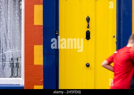 Detail von bunt bemalten Hausfronten in Kinsale, County Cork, Irland Stockfoto