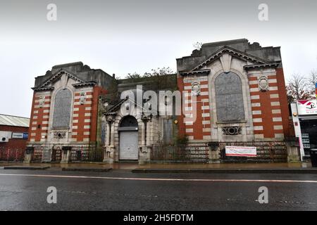 Crumpsall und Cheetham Hill Library in baufälliger Verfassung Cheetham Hill, Greater Manchester, Lancashire, Großbritannien, Großbritannien Stockfoto