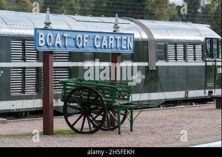 Schottland . . Die Strathspey Steam Railway ist eine der Hauptattraktionen im Cairngorms National Park. Boot vom Bahnhof Garton. Erster Halt auf der lin Stockfoto