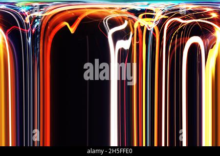 RAINBOW LUST: Rainbow Farben des Spektrums Tropfen und strömen über eine schwarze Leinwand. Stockfoto