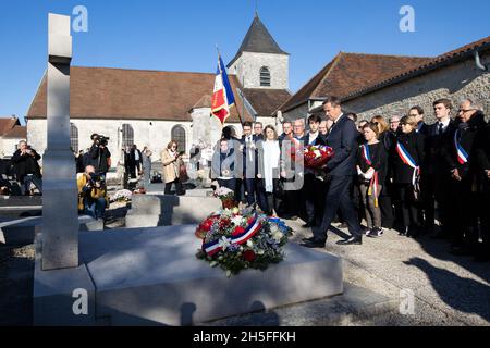 Nicolas Dupont-Aignan zornig auf eine Zeremonie am Grab von Charles de Gaulle im nordöstlichen französischen Dorf Colombey-les-Deux-Eglises am 9. November 2021 anlässlich des Todestages von General De Gaulle. Foto von Raphael Lafargue/ABACAPRESS.COM Stockfoto