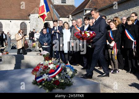 Nicolas Dupont-Aignan zornig auf eine Zeremonie am Grab von Charles de Gaulle im nordöstlichen französischen Dorf Colombey-les-Deux-Eglises am 9. November 2021 anlässlich des Todestages von General De Gaulle. Foto von Raphael Lafargue/ABACAPRESS.COM Stockfoto