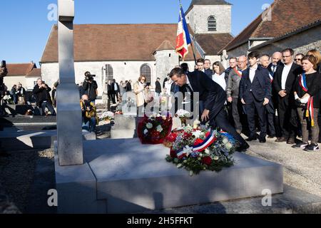 Nicolas Dupont-Aignan zornig auf eine Zeremonie am Grab von Charles de Gaulle im nordöstlichen französischen Dorf Colombey-les-Deux-Eglises am 9. November 2021 anlässlich des Todestages von General De Gaulle. Foto von Raphael Lafargue/ABACAPRESS.COM Stockfoto