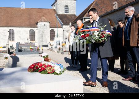 Der Präsident von Les Patriotes, Florian Philippot, zornig auf einer Zeremonie am Grab von Charles de Gaulle im nordöstlichen französischen Dorf Colombey-les-Deux-Eglises am 9. November 2021 anlässlich des Todestages von General De Gaulle. Foto von Raphael Lafargue/ABACAPRESS.COM Stockfoto