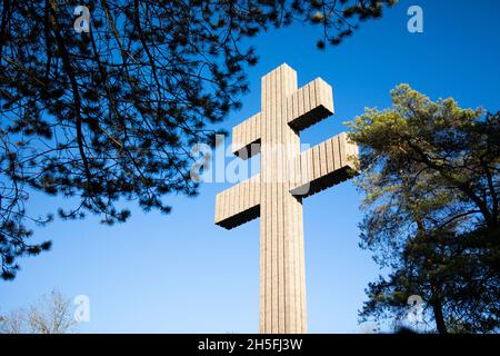 Blick auf den croix de Lorraine bei einer Zeremonie im La croix de Lorraine im nordöstlichen französischen Dorf Colombey-les-Deux-Eglises am 9. November 2021 anlässlich des Todestages von General De Gaulle. Foto von Raphael Lafargue/ABACAPRESS.COM Stockfoto