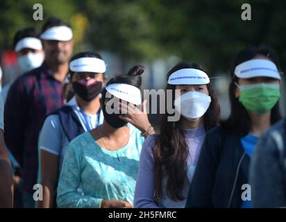 Studenten von Tripura Ins​titute der paramedizinischen Wissenschaft und Radiographen nehmen an einer Kundgebung am Weltradiographie-Tag Teil. Agartala, Tripura, Indien. Stockfoto