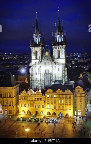 Die Kirche der Muttergottes vor Týn auf dem Altstädter Ring. PRAG, TSCHECHISCHE REPUBLIK, OKTOBER 2021 Stockfoto