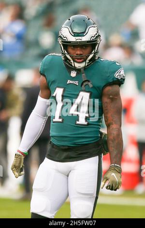 Philadelphia, Pennsylvania, USA. November 2021. Philadelphia Eagles läuft Kenneth Gainwell (14) vor dem Spiel gegen die Los Angeles Chargers am 7. November 2021 im Lincoln Financial Field zurück. (Bild: © Debby Wong/ZUMA Press Wire) Stockfoto