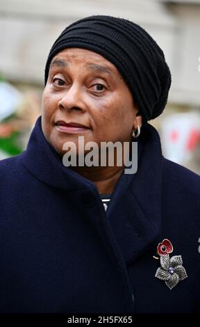 Baroness Doreen Lawrence besuchte Richard Ratcliffe, als er seinen Hungerstreik fortsetzte, um Druck auf das Auswärtige Amt auszuüben, mehr zu tun, um seine Frau Nazanin Zaghari-Ratcliffe aus ihrer Haft im Iran zu befreien. Foreign Office, Whitehall, London. VEREINIGTES KÖNIGREICH Stockfoto