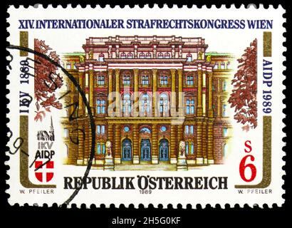 MOSKAU, RUSSLAND - 24. OKTOBER 2021: Die in Österreich gedruckte Briefmarke zeigt den 14. Internationalen Kongress zum Strafrecht, Serie, um 1989 Stockfoto