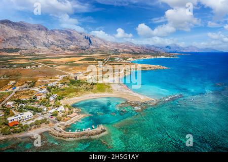 Luftaufnahme der Südküste mit Frangokastelo Strand, Kreta, Griechenland Stockfoto