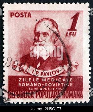 RUMÄNIEN - UM 1952: Eine in Rumänien gedruckte Briefmarke zeigt Ivan Petrovich Pavlov, den russischen Physiologen, der vor allem für seine Arbeit in klassischem Zustand bekannt ist Stockfoto