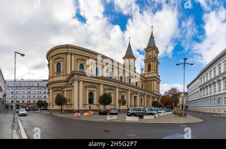 Ein Bild der Kathedrale des göttlichen Erlösers an einem bewölkten Tag (Ostrava). Stockfoto