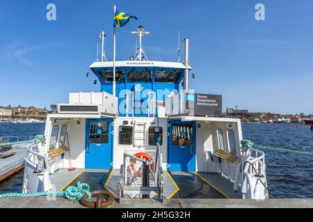 Stockholm, Schweden - 17. April 2021: Ein Teil der Passagiereinfahrt auf der Stockholmer Nahverkehrsfähre w Stockfoto