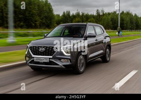 MOSKAU, RUSSLAND - 15. SEPTEMBER 2021 Hyundai Creta zweite Generation (SU2) auch Cantus genannt. Ein moderner subkompakter Crossover-SUV aus dem Jahr 2021. Hyund Stockfoto
