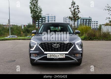 MOSKAU, RUSSLAND - 15. SEPTEMBER 2021 Hyundai Creta zweite Generation (SU2) auch Cantus genannt. Ein moderner subkompakter Crossover-SUV aus dem Jahr 2021. Exter Stockfoto