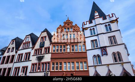 Fassaden am Hauptmarkt in Trier, Rheinland-Pfalz, Deutschland Stockfoto