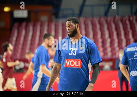 Venedig, Italien. November 2021. Willie Reed (Buducnost Voli Podgorica) während Umana Reyer Venezia gegen Buducnost Voli Podgorica, Basketball EuroCup Championship in Venedig, Italien, November 09 2021 Quelle: Independent Photo Agency/Alamy Live News Stockfoto