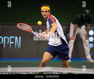 STOCKHOLM 20211109 Taylor Fritz aus den USA in seinem Sinfelspiel gegen Egor Gerasimov aus Weißrussland während des Tennisturniers Stockholm Open am 8. November 2021. Foto: Fredrik Sandberg / TT / kod 10080 Stockfoto