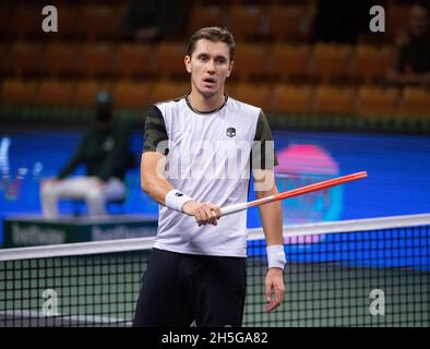 STOCKHOLM 20211109 Egor Gerasimov aus Weißrussland in seinem Sinfelspiel gegen Taylor Fritz aus den USA während des Tennisturniers Stockholm Open am 8. November 2021. Foto: Fredrik Sandberg / TT / kod 10080 Stockfoto