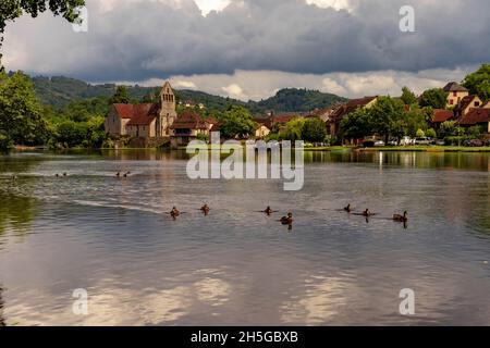 Das Dorf Beaulieu sur Dordogne, in Frankreich Stockfoto