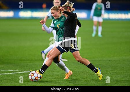 KHARKIV, UKRAINE - 9. NOVEMBER 2021: Das Spiel Women Champions League WFC Kharkiv gegen WFC Breidablik Stockfoto