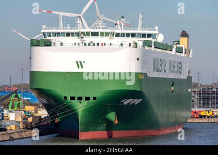 Wallenius Wilhelmsen pure Auto- und Lkw-Carrier TRAVIATA im Hafen von Bremerhaven Stockfoto