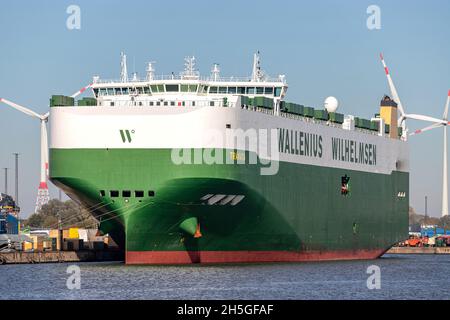 Wallenius Wilhelmsen pure Auto- und Lkw-Carrier TRAVIATA im Hafen von Bremerhaven Stockfoto