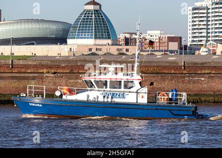 Bremer Polizeiküsten-Patrouillenboot VISURA im Hafen von Bremerhaven Stockfoto