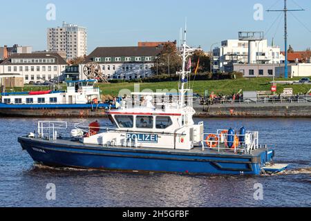 Bremer Polizeiküsten-Patrouillenboot VISURA im Hafen von Bremerhaven Stockfoto