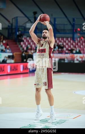 Venedig, Italien. November 2021. Mitchell Watt (Umana Reyer Venezia während Umana Reyer Venezia vs Buducnost Voli Podgorica, Basketball EuroCup Championship in Venedig, Italien, November 09 2021 Quelle: Independent Photo Agency/Alamy Live News Stockfoto