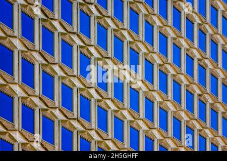 Das RSA Trustmark Building, auch bekannt als AmSouth Bank Building, GM Building und RSA–BankTrust Building, ist in Mobile, Alabama, abgebildet. Stockfoto
