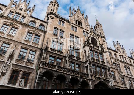 22. Mai 2019 München, Deutschland - Neues Rathaus. Details der Fassade Stockfoto