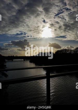 Blick auf die Ruhr bei Sonnenuntergang Stockfoto