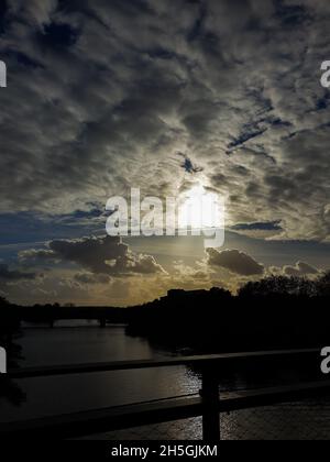 Blick auf die Ruhr bei Sonnenuntergang Stockfoto