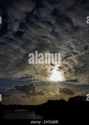 Blick auf die Ruhr bei Sonnenuntergang Stockfoto