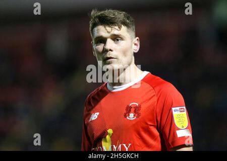 LONDON, GROSSBRITANNIEN. 9. NOVEMBER Connor Wood von Leyton Orient während des EFL Trophy-Spiels zwischen Leyton Orient und Charlton Athletic am Dienstag, den 9. November 2021 im Matchroom Stadium in London. (Kredit: Tom West | MI News) Kredit: MI Nachrichten & Sport /Alamy Live News Stockfoto