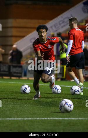 LONDON, GROSSBRITANNIEN. 9. NOVEMBER Richard Chin von Charlton Athletic im Warm Up während des EFL Trophy-Spiels zwischen Leyton Orient und Charlton Athletic am Dienstag, den 9. November 2021 im Matchroom Stadium in London. (Kredit: Tom West | MI News) Kredit: MI Nachrichten & Sport /Alamy Live News Stockfoto