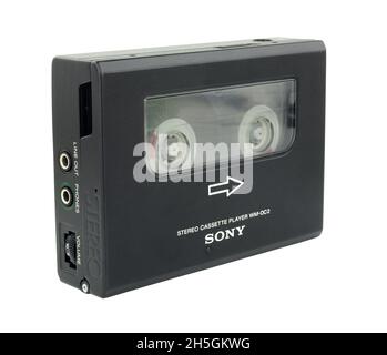 Der Sony WALKMAN ® WM DC 2 Stereo-Kassettenrecorder, der ursprünglich 1984 eingeführt wurde, gilt als eine der hochwertigsten tragbaren Kassetten Stockfoto