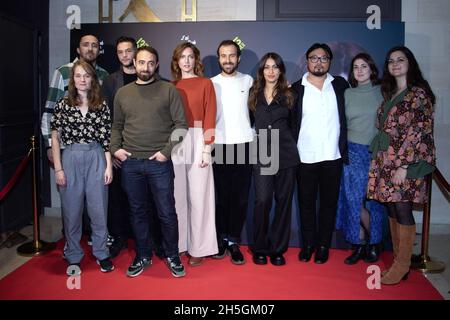 Lucie Frejaville, Henri Debeurme, Melan Omerta, Remy Silk Bensit, Erika Sainte, Antoine Gouy, Hiba Abouk, Christophe Tek, Sophie DAB und Justine Kim Gautier bei der Premiere von J'Ai Tue Mon Mari am 09. November 2021 in Paris, Frankreich. Foto von Aurore Marechal/ABACAPRESS.COM Stockfoto