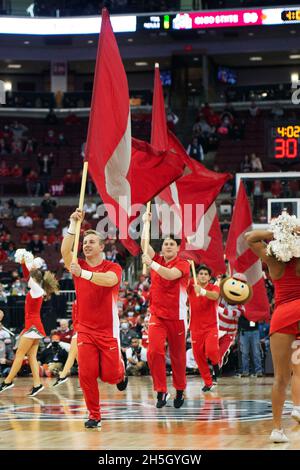 Columbus, Ohio, USA. November 2021. Cheerleader des Ohio State spielen in Columbus, Ohio, als der Ohio State Akron spielt. Kredit: csm/Alamy Live Nachrichten Stockfoto