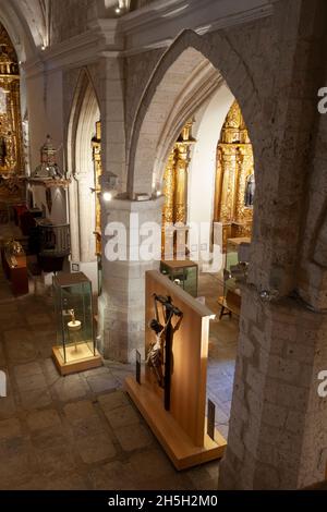 Hauptschiff des Museo Comarcal de Arte Sacro, Peñafiel, Spanien. Stockfoto