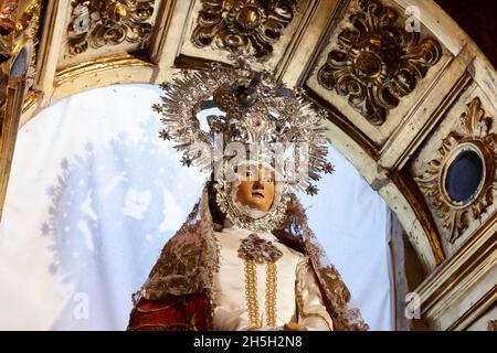 La Virgen de la Asunción Prozessionsstatue im Museo Comarcal de Arte Sacro, Peñafiel, Spanien. Stockfoto