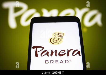 Ukraine. November 2021. In dieser Fotobilder ist ein Panera Bread Company Logo auf einem Smartphone-Bildschirm und im Hintergrund zu sehen. Kredit: SOPA Images Limited/Alamy Live Nachrichten Stockfoto